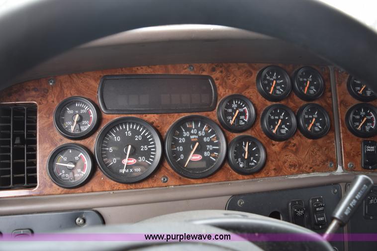 image for item K2355 2001 Peterbilt 387 semi truck