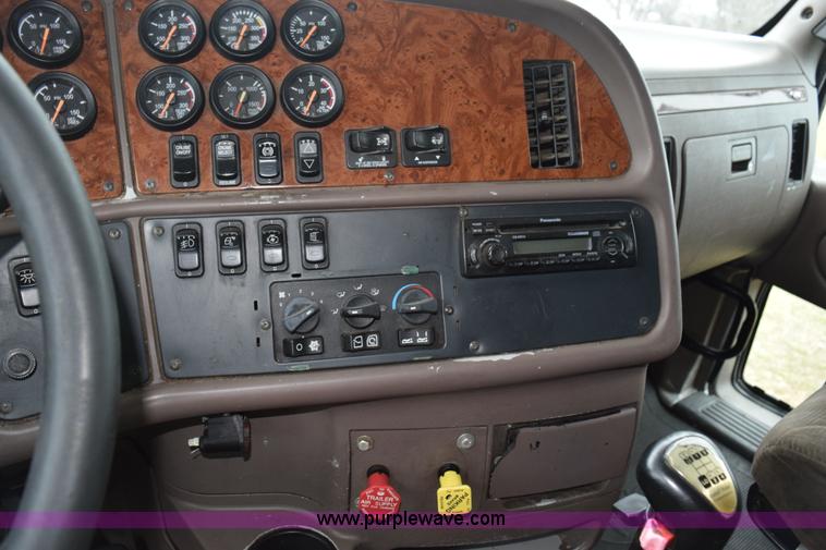 image for item K2355 2001 Peterbilt 387 semi truck