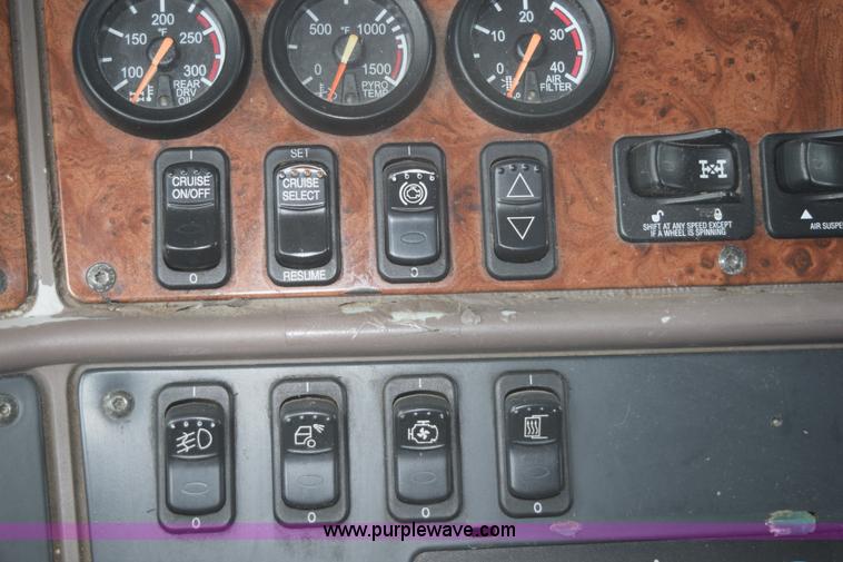 image for item K2355 2001 Peterbilt 387 semi truck