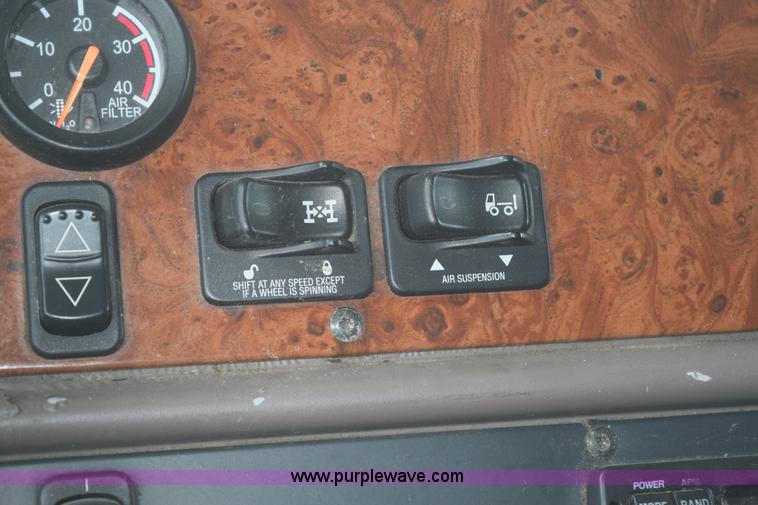 image for item K2355 2001 Peterbilt 387 semi truck