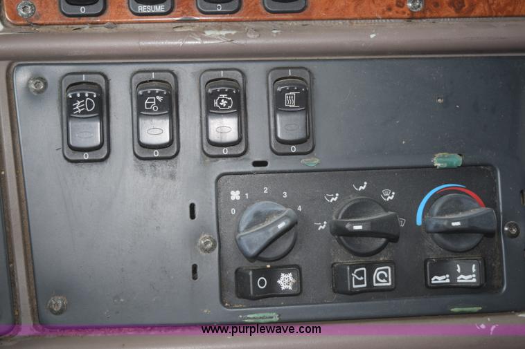 image for item K2355 2001 Peterbilt 387 semi truck