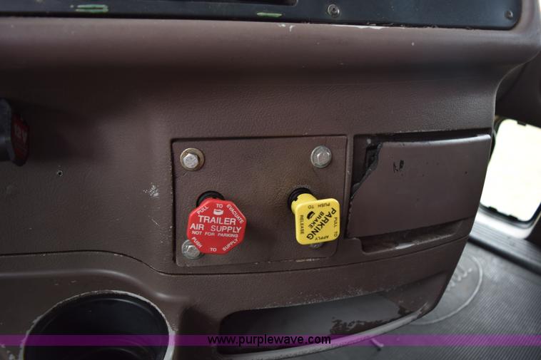 image for item K2355 2001 Peterbilt 387 semi truck