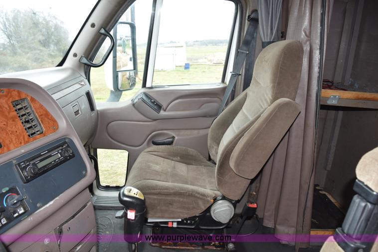 image for item K2355 2001 Peterbilt 387 semi truck