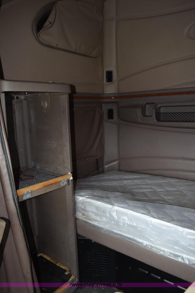 image for item K2355 2001 Peterbilt 387 semi truck