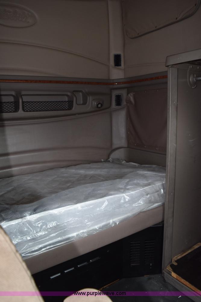 image for item K2355 2001 Peterbilt 387 semi truck