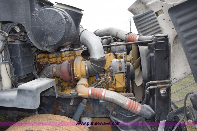 image for item K2355 2001 Peterbilt 387 semi truck