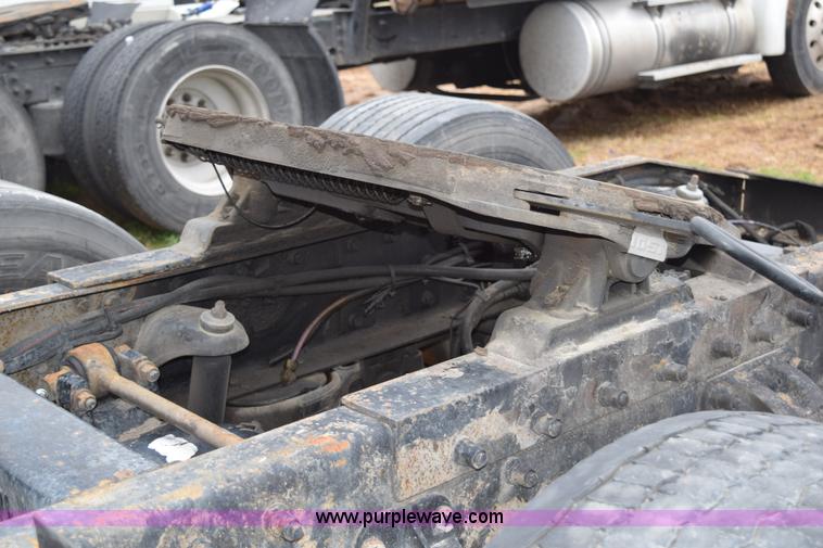 image for item K2355 2001 Peterbilt 387 semi truck