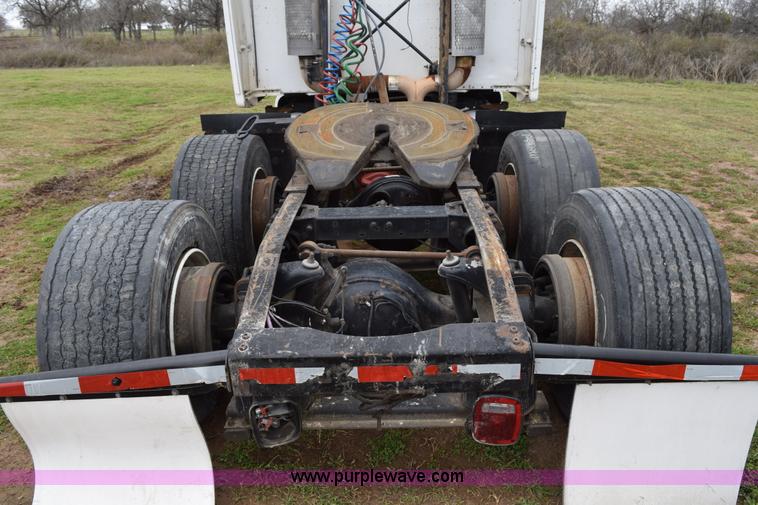 image for item K2355 2001 Peterbilt 387 semi truck