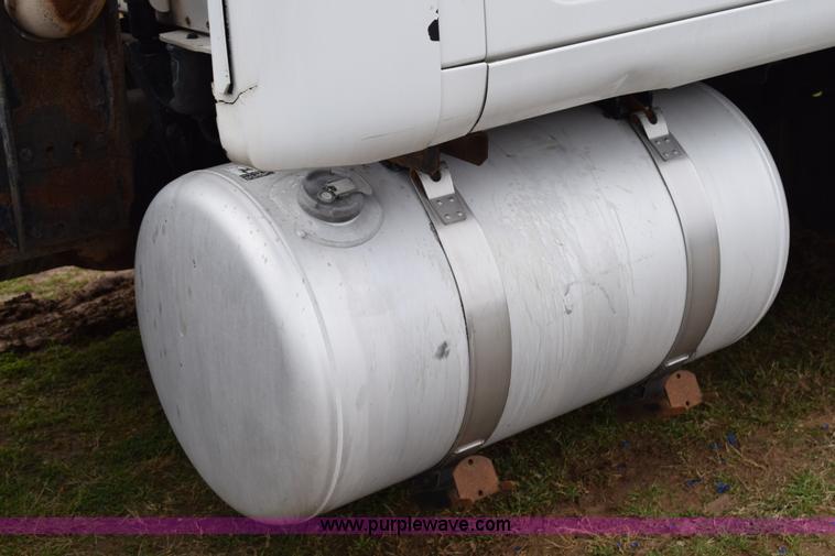 image for item K2355 2001 Peterbilt 387 semi truck