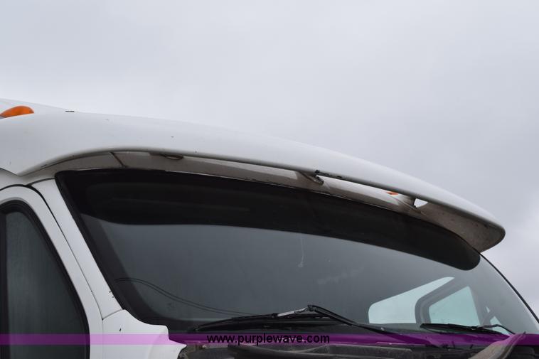 image for item K2355 2001 Peterbilt 387 semi truck