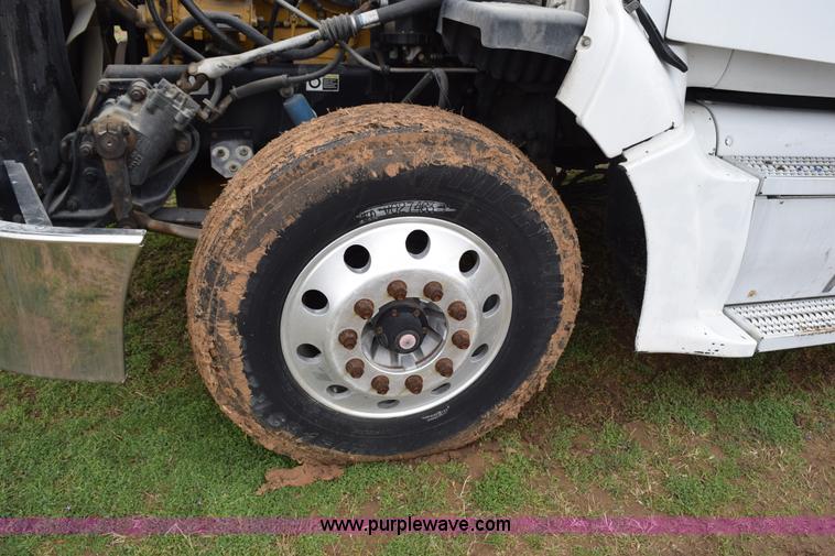 image for item K2355 2001 Peterbilt 387 semi truck