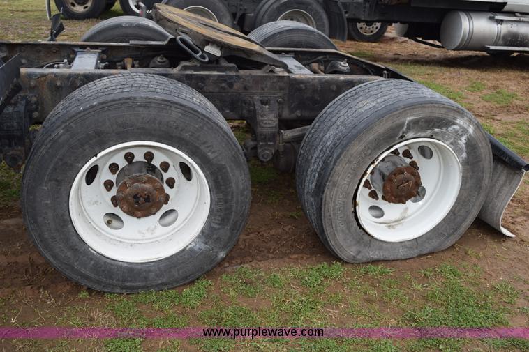 image for item K2355 2001 Peterbilt 387 semi truck