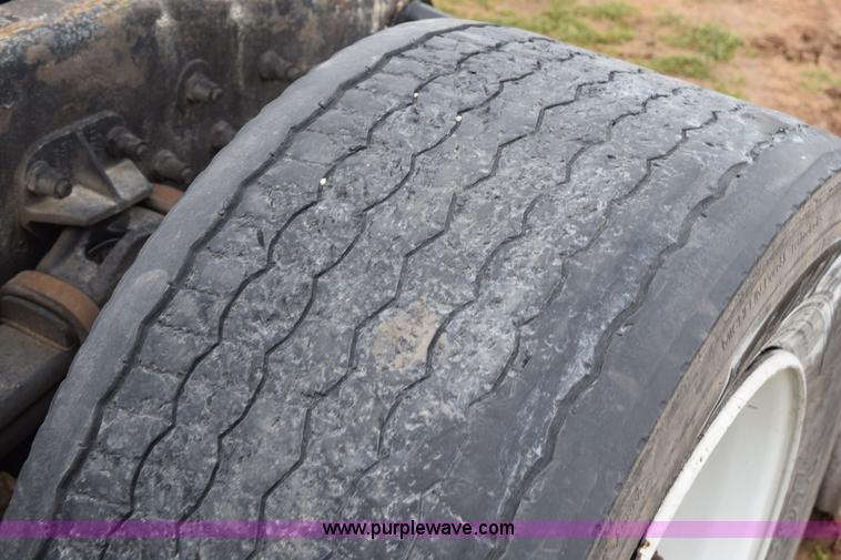 image for item K2355 2001 Peterbilt 387 semi truck