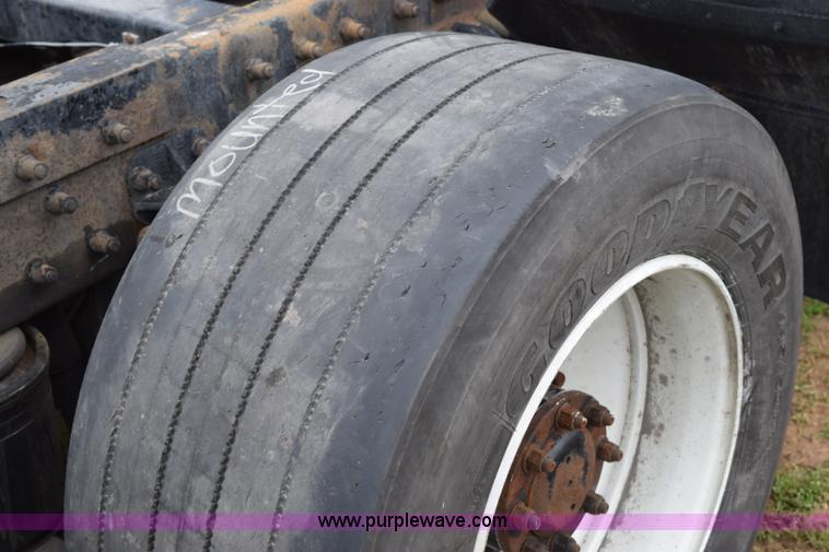 image for item K2355 2001 Peterbilt 387 semi truck