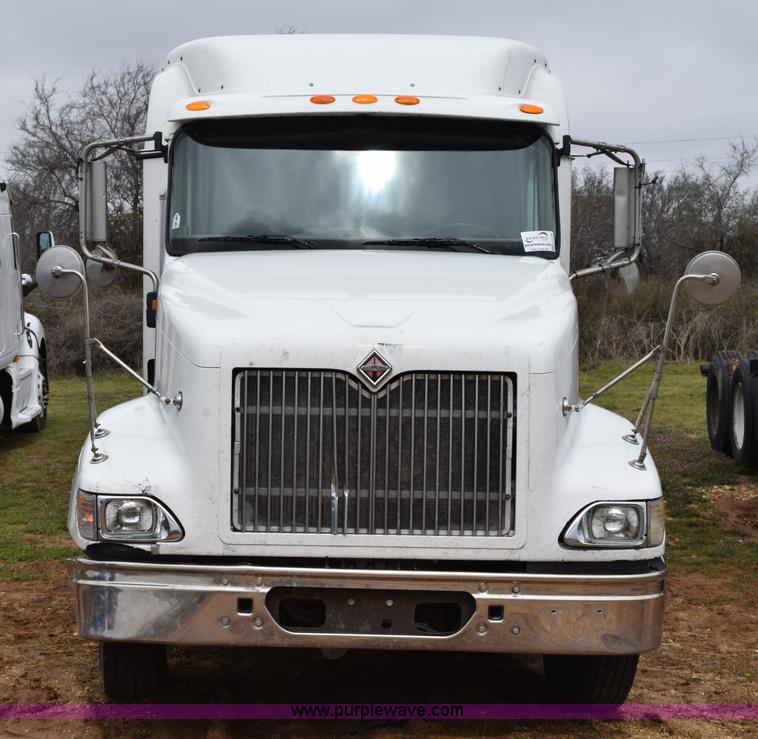 image for item K2356 2007 International 9400i semi truck