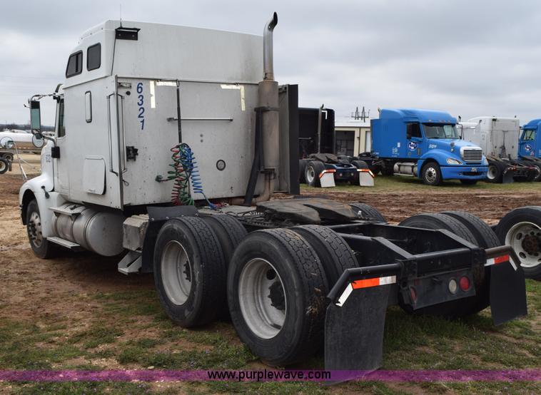 image for item K2356 2007 International 9400i semi truck