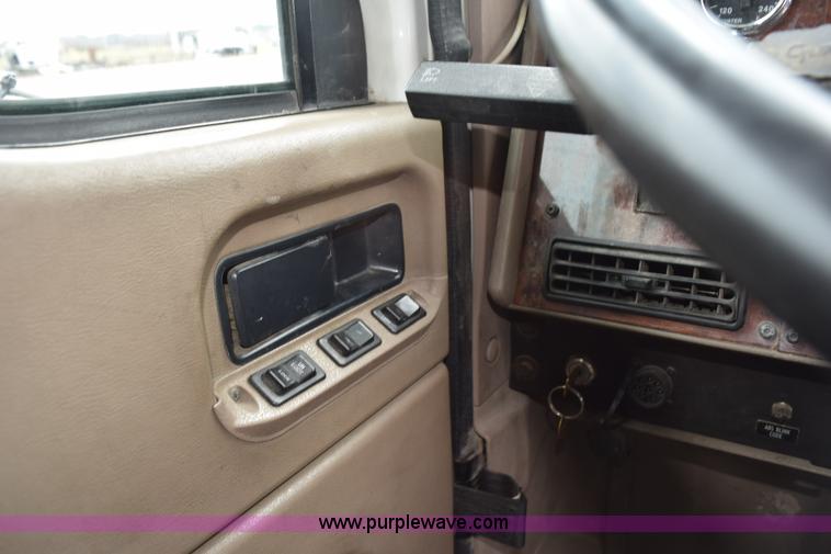 image for item K2356 2007 International 9400i semi truck