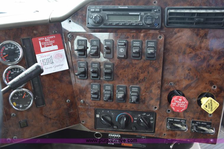 image for item K2356 2007 International 9400i semi truck