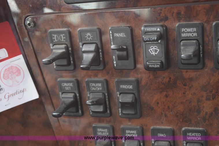 image for item K2356 2007 International 9400i semi truck