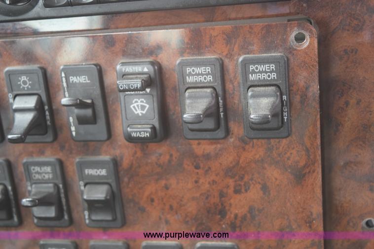 image for item K2356 2007 International 9400i semi truck