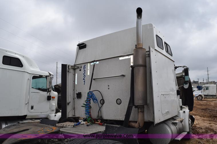 image for item K2356 2007 International 9400i semi truck