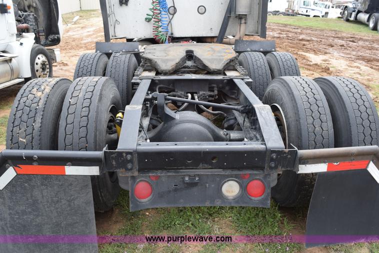 image for item K2356 2007 International 9400i semi truck