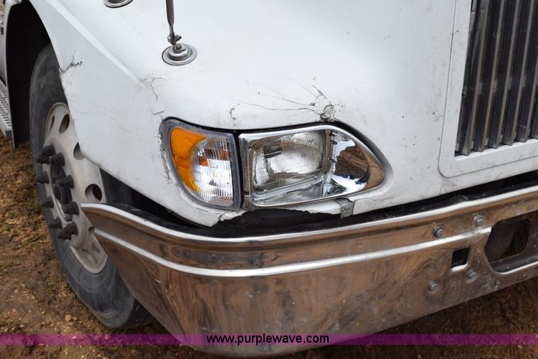 image for item K2356 2007 International 9400i semi truck