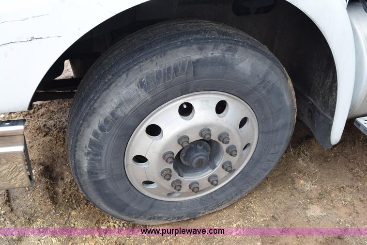 image for item K2356 2007 International 9400i semi truck