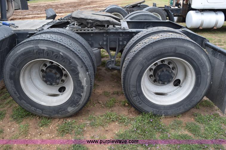 image for item K2356 2007 International 9400i semi truck