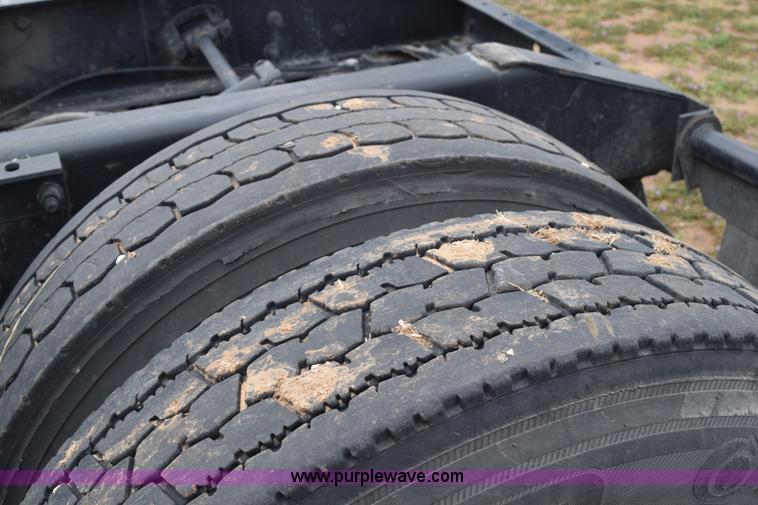 image for item K2356 2007 International 9400i semi truck