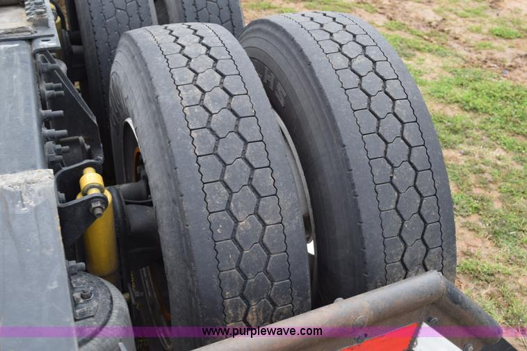 image for item K2356 2007 International 9400i semi truck