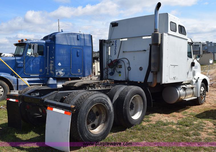 image for item K2357 2007 International 9400i semi truck