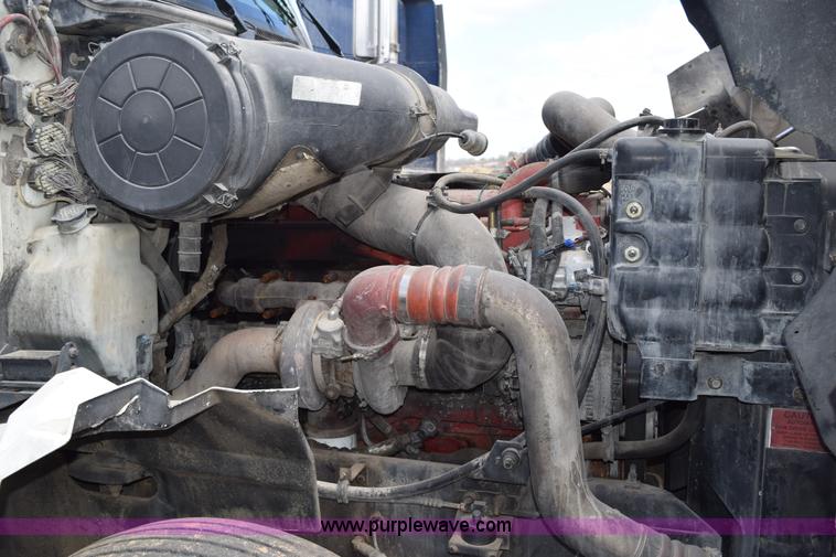 image for item K2357 2007 International 9400i semi truck