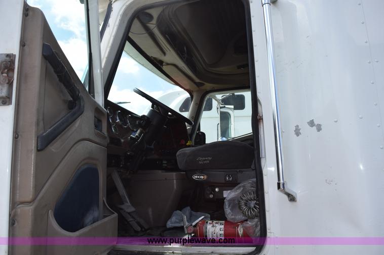 image for item K2357 2007 International 9400i semi truck