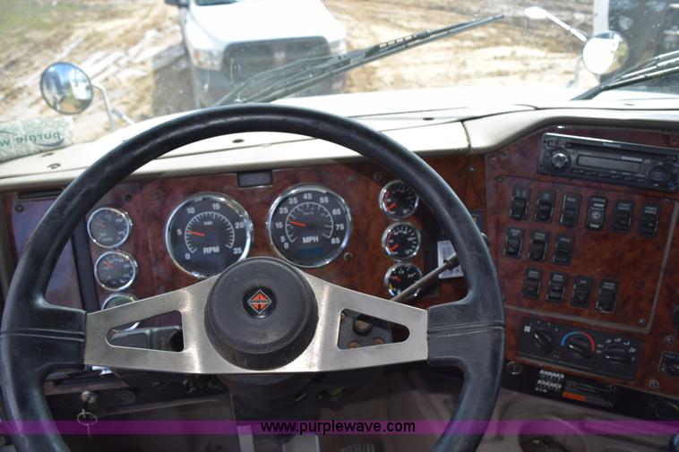 image for item K2357 2007 International 9400i semi truck