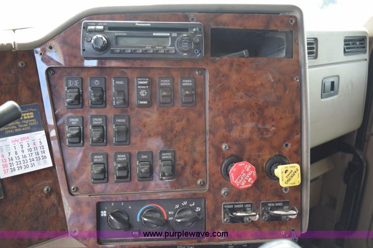 image for item K2357 2007 International 9400i semi truck