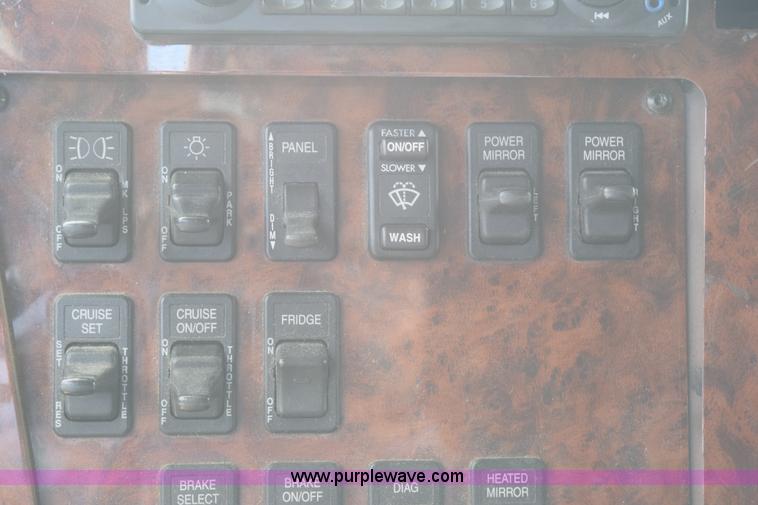 image for item K2357 2007 International 9400i semi truck