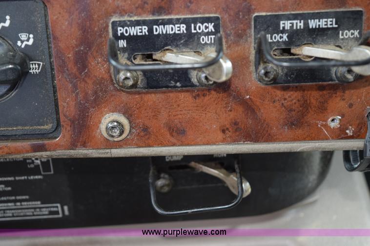 image for item K2357 2007 International 9400i semi truck