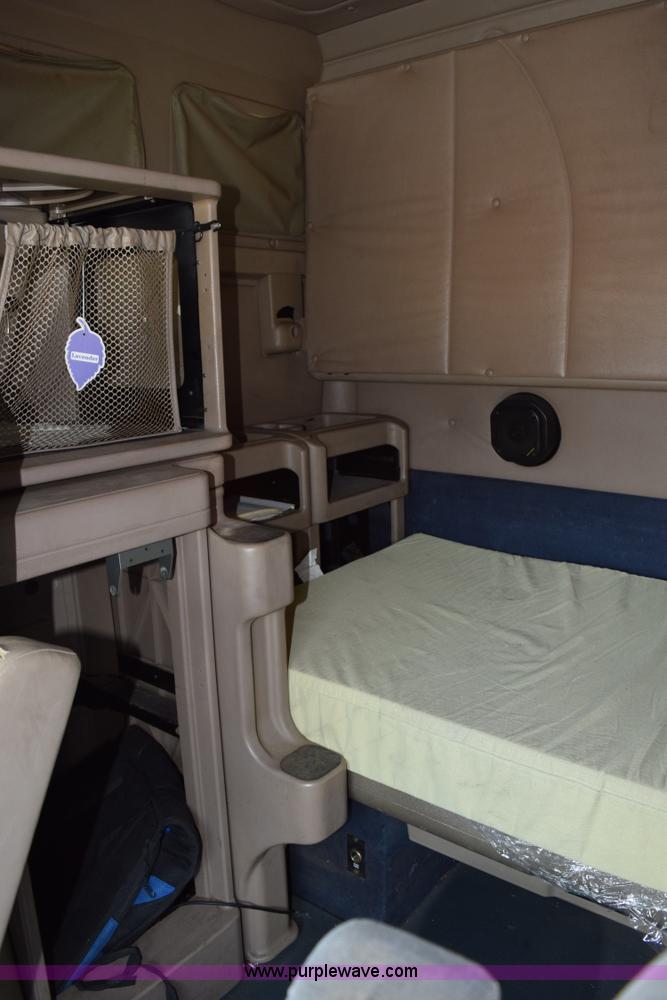 image for item K2357 2007 International 9400i semi truck