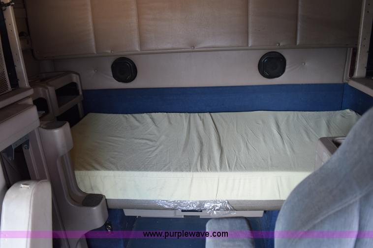 image for item K2357 2007 International 9400i semi truck