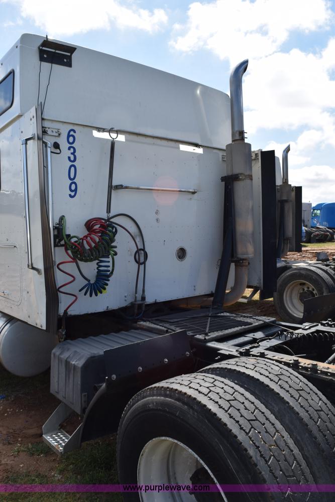 image for item K2357 2007 International 9400i semi truck