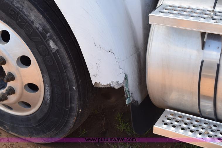 image for item K2357 2007 International 9400i semi truck