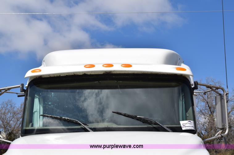 image for item K2357 2007 International 9400i semi truck