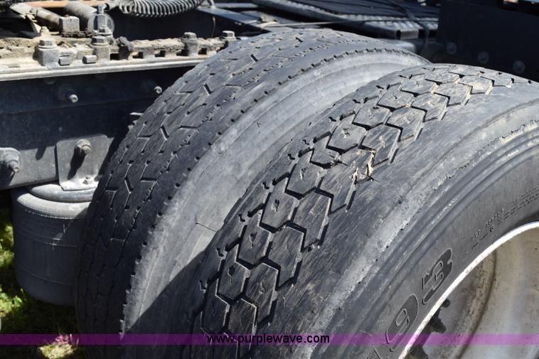 image for item K2357 2007 International 9400i semi truck