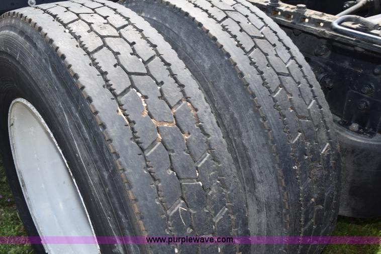 image for item K2357 2007 International 9400i semi truck