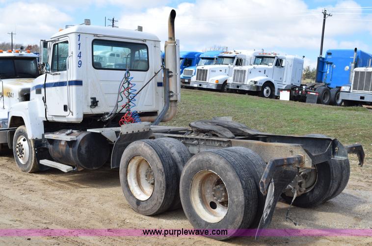 image for item K2358 1996 Mack CH613 semi truck