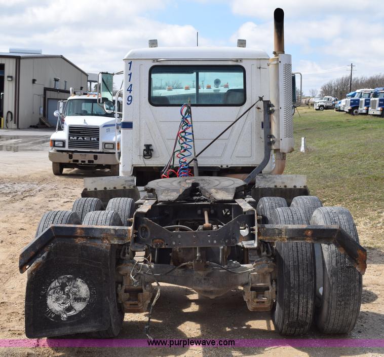 image for item K2358 1996 Mack CH613 semi truck