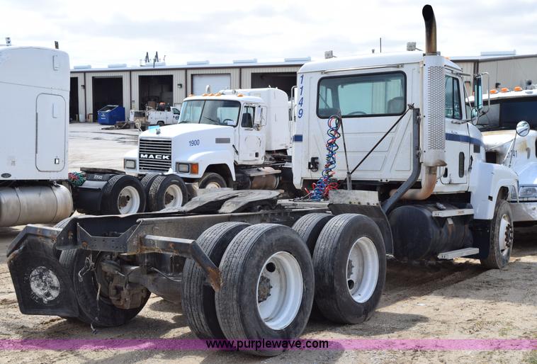 image for item K2358 1996 Mack CH613 semi truck