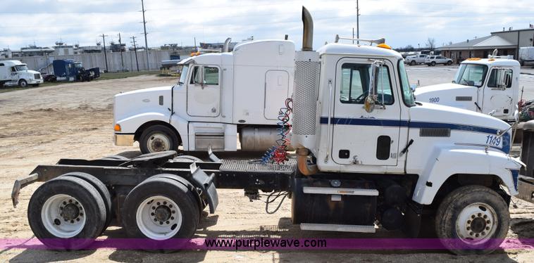 image for item K2358 1996 Mack CH613 semi truck