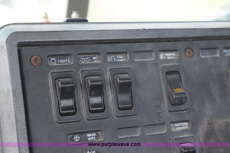 image for item K2358 1996 Mack CH613 semi truck